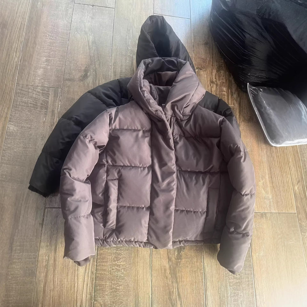 Damen Kurz geschnittene gesteppte Pufferjacke mit hohem Stehkragen und verdeckter Druckknopfleiste Nord Taschen