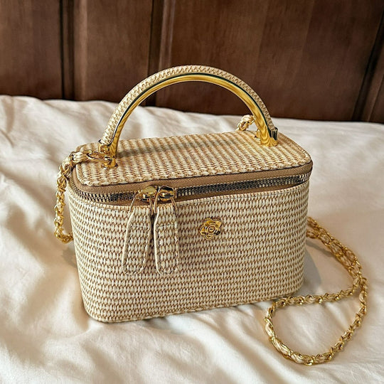 Damen modische Handtasche im strukturierten Design mit goldenen Akzenten Nord Taschen