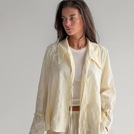 Damen Locker fallende Leinenoptik-Bluse mit dekorativen Bindebändern und transparenter Streifenstruktur Nord Taschen