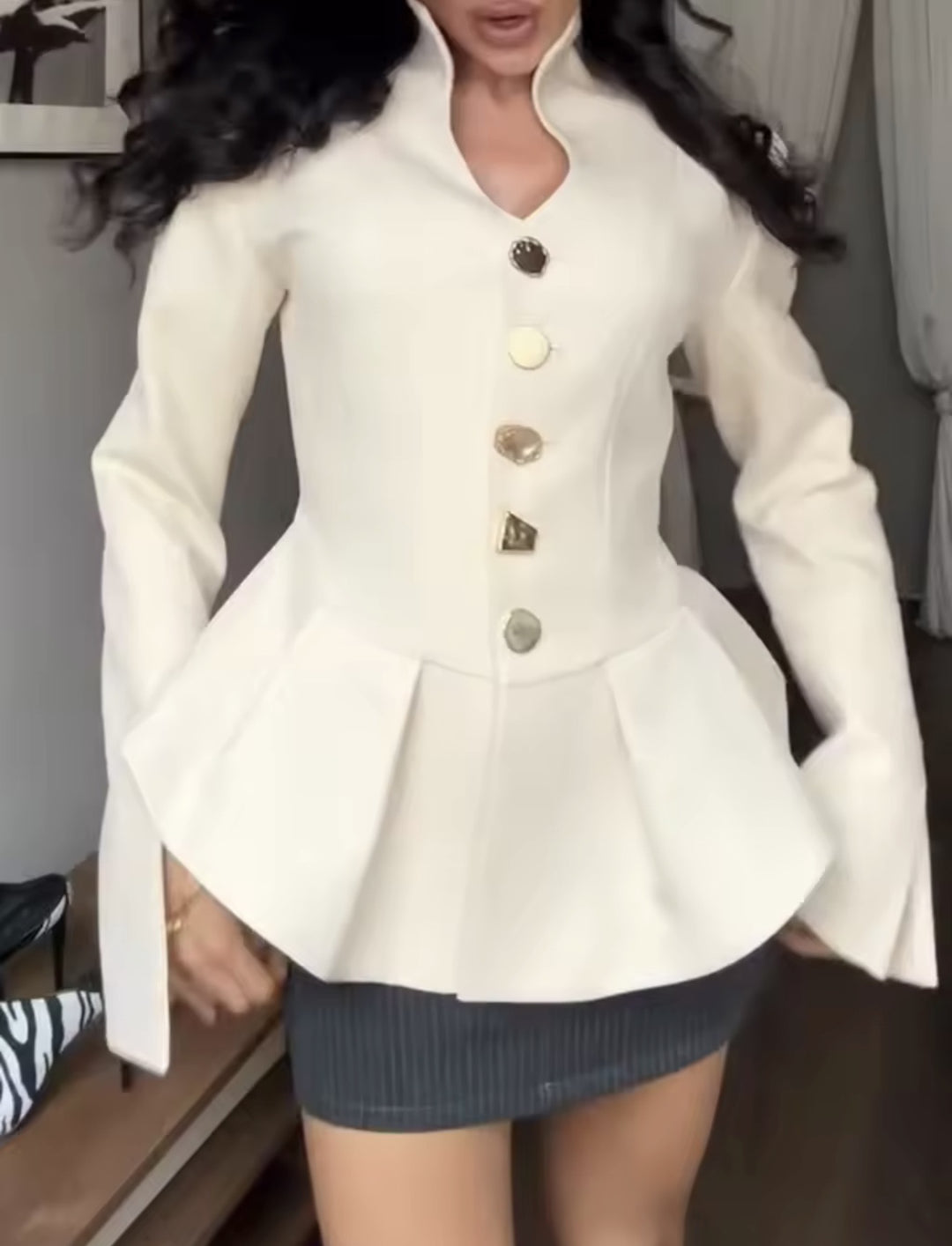 Damen Taillierter Peplum‑Blazer mit Stehkragen und dekorativer Knopfleiste Nord Taschen