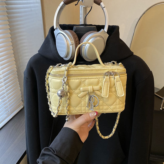 Damen Umhängetasche mit trendigem Steppdesign und eleganten Details Nord Taschen