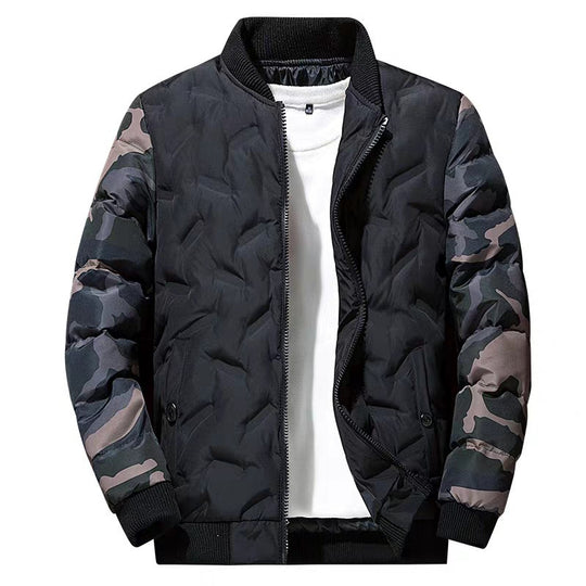 Herren Leicht wattierte Bomberjacke im Urban‑Camo‑Mix mit Rautensteppung und gerippten Abschlüssen Nord Taschen