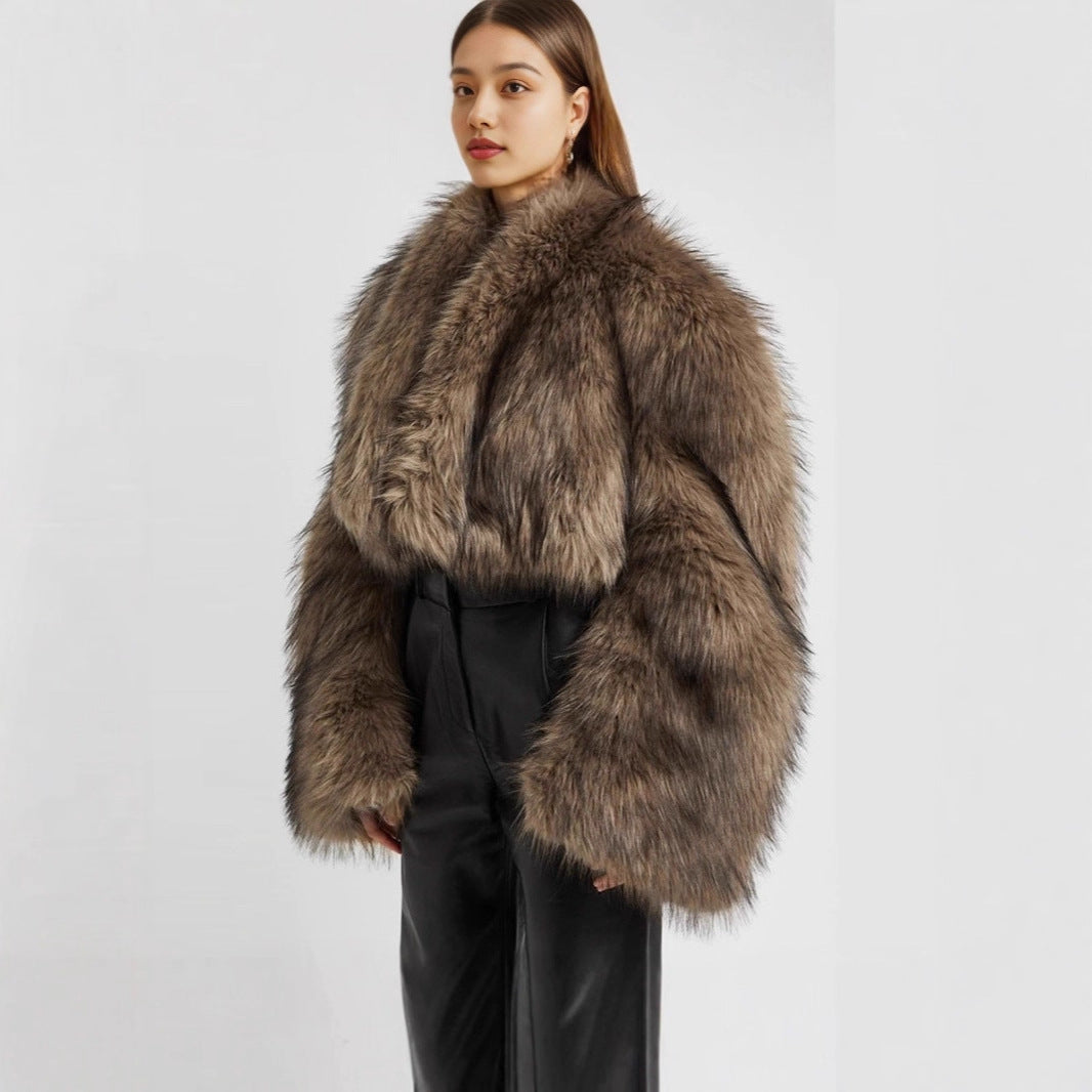 Damen Kurze voluminöse Crop-Faux-Fur-Jacke mit verlängerten Ärmeln Nord Taschen