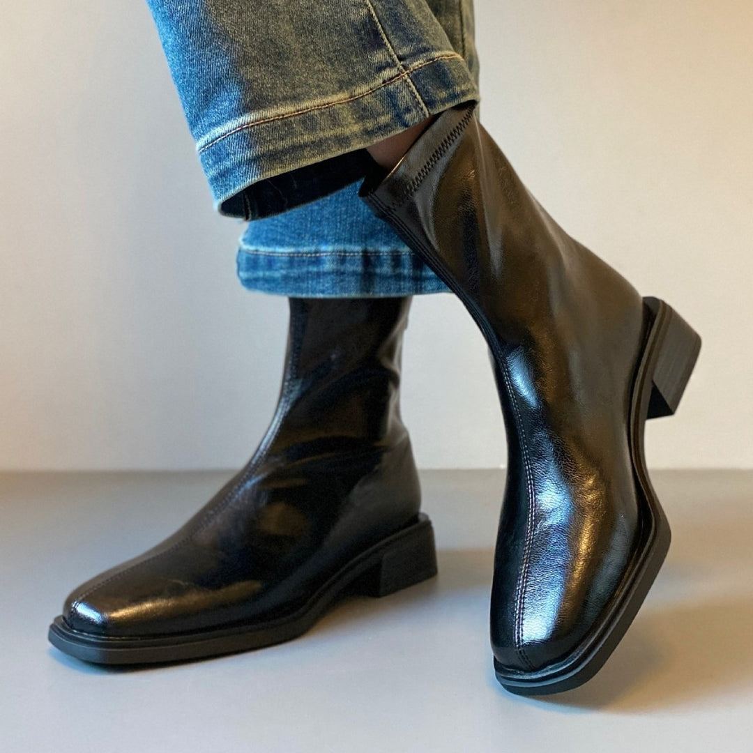 Damen Stiefelette im Reitstiefel‑Look aus softem Glattleder mit quadratischer Kappnaht und gestapeltem Blockabsatz Nord Taschen