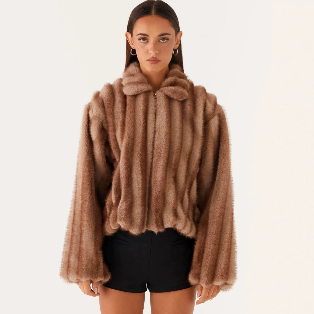Damen Kurzjacke aus luxuriösem Hochflor-Kunstpelz mit Reißverschluss und voluminösen Ärmeln Nord Taschen