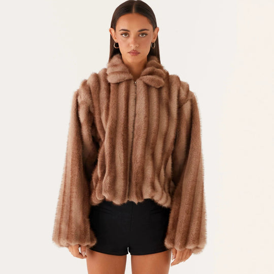 Damen Kurzjacke aus luxuriösem Hochflor-Kunstpelz mit Reißverschluss und voluminösen Ärmeln Nord Taschen