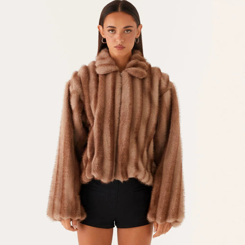 Damen Kurzjacke aus luxuriösem Hochflor-Kunstpelz mit Reißverschluss und voluminösen Ärmeln Nord Taschen