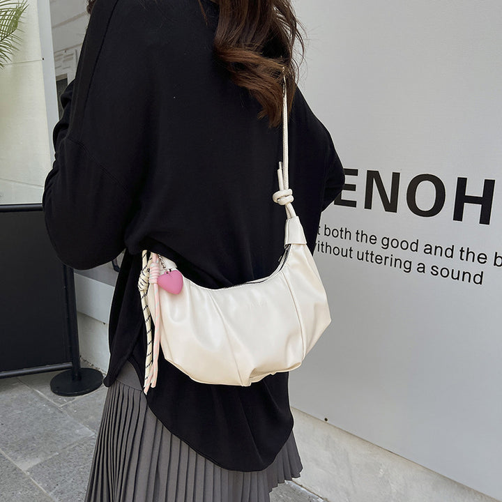 Damen Handtasche mit einzigartigem Kordelzugdesign und verspieltem Anhänger Nord Taschen