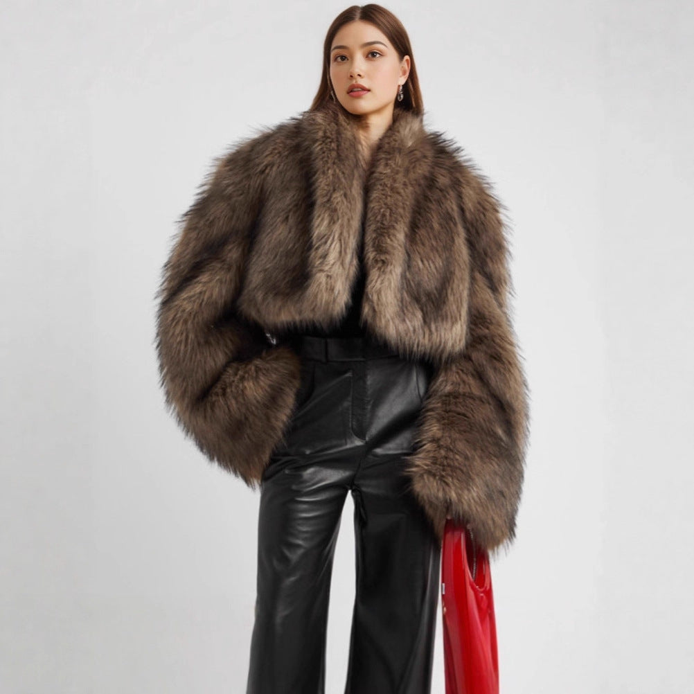 Damen Kurze voluminöse Crop-Faux-Fur-Jacke mit verlängerten Ärmeln Nord Taschen