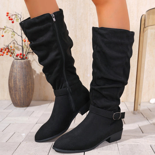 Damen nan kniehoher Slouch-Stiefel aus weichem Microvelours mit Ziergurt und niedrigem Blockabsatz Nord Taschen