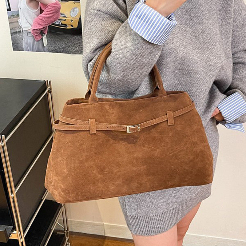 Damen Henkeltasche aus hochwertigem Wildleder mit elegantem Verschluss Nord Taschen