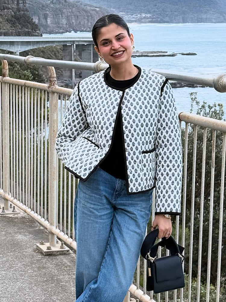 Damen Kurzboxy-Steppjacke mit Kontrastpaspelierung und Rundhalsausschnitt Nord Taschen