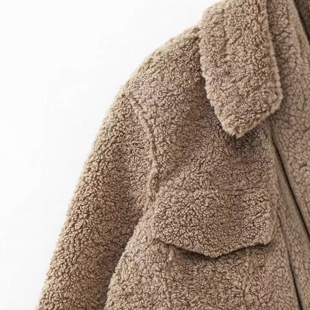 Damen Kurze Teddyjacke im Schaffell-Look mit weitem Kragen und Pattentaschen Nord Taschen