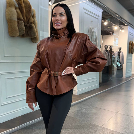 Damen Taillierte Kunstlederjacke mit Stehkragen, Nackenriemen und figurformendem Taillengürtel Nord Taschen