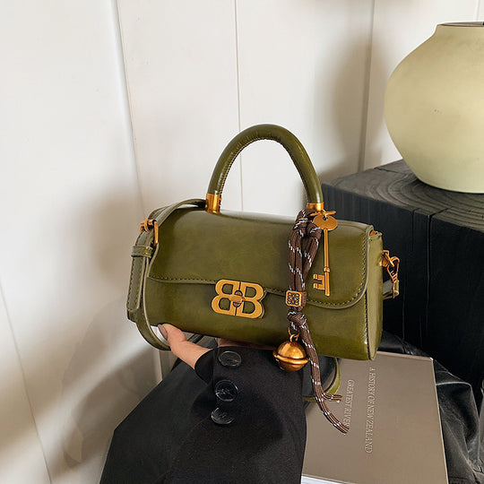 Damen elegante Umhängetasche mit verspieltem Anhänger Nord Taschen