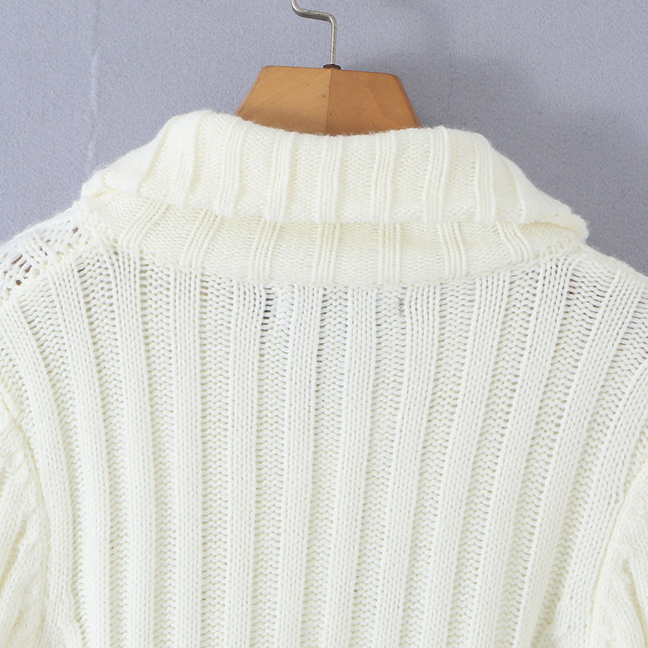 Damen Kurze Strickjacke mit Stehkragen, Zopfmuster, Holzknopf‑Toggles und Taschen Nord Taschen