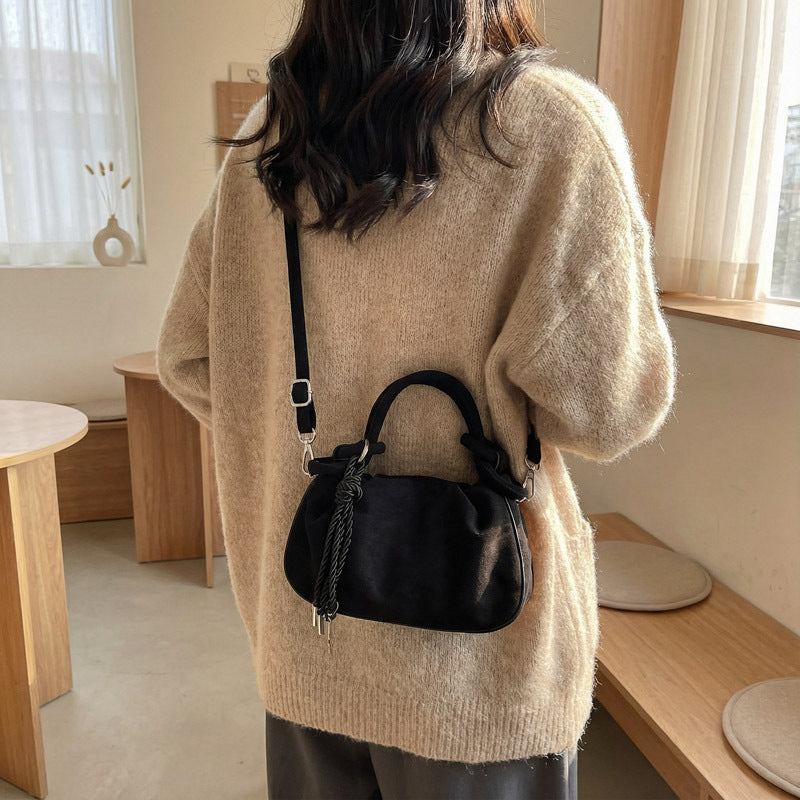 Damen Hobo-Tasche mit dekorativem Henkel und texturiertem Design Nord Taschen