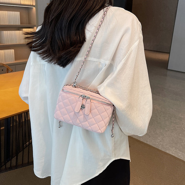 Damen Umhängetasche mit zeitgemäßer Steppung und elegantem Reißverschluss Nord Taschen