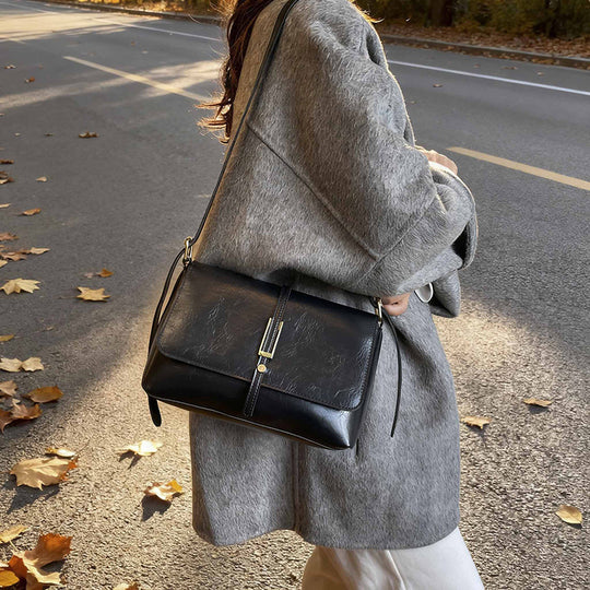 Damen elegante Umhängetasche aus hochwertigem Kunstleder mit zuverlässigem Klappverschluss Nord Taschen