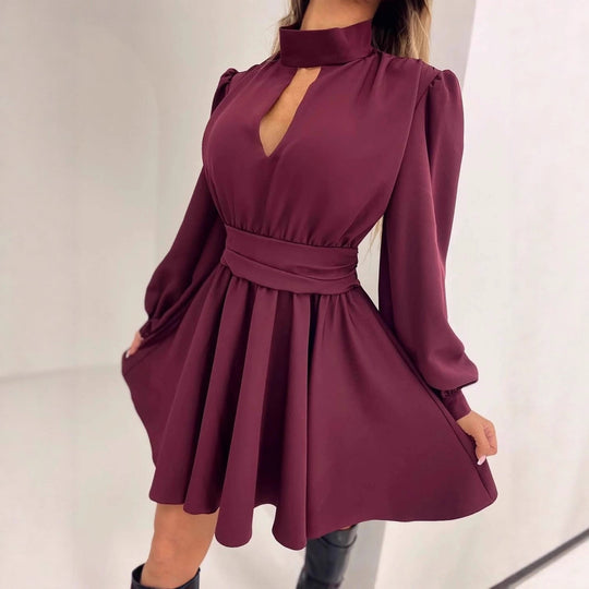 Damen Elegantes Kurzkleid mit Stehkragen, Cut-Out, weitem Glockenrock und Taillenschärpe Nord Taschen