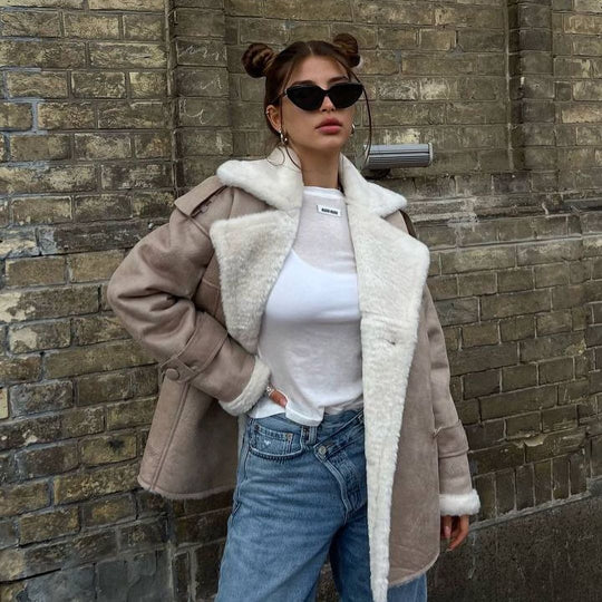 Damen Oversized Fliegerjacke aus Lammfellimitat mit Doppelreihiger Knopfleiste Nord Taschen