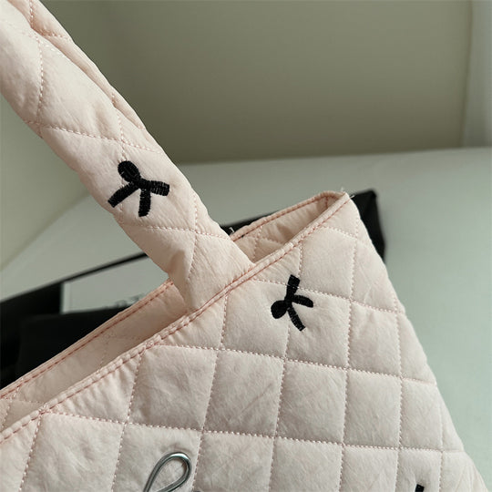 Damen elegante Quilted Handtasche mit verziertem Design Nord Taschen