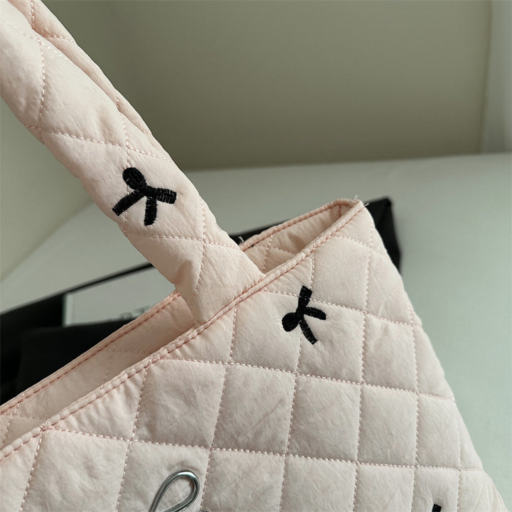 Damen elegante Quilted Handtasche mit verziertem Design Nord Taschen