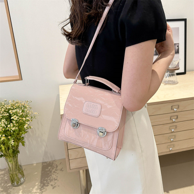 Damen Mini-Umhängetasche mit verspieltem Design von Nord Taschen