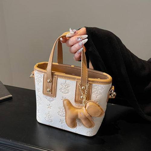 Damen Mini-Handtasche mit verspieltem Hundeanhänger | Nord Taschen