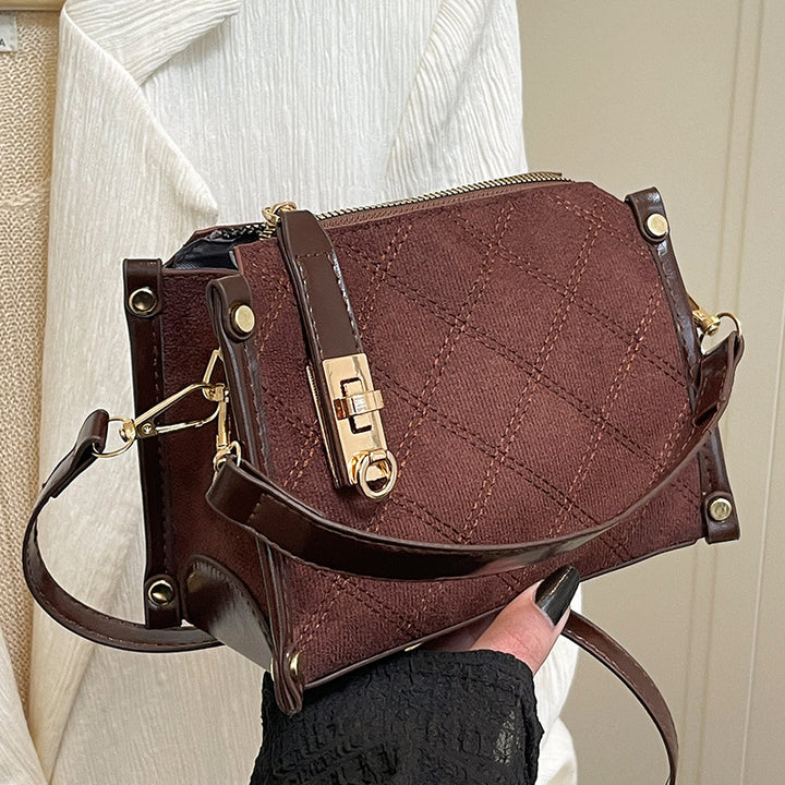 Damen Handtasche mit luxuriösem samtigem Obermaterial und modernen Akzenten Nord Taschen