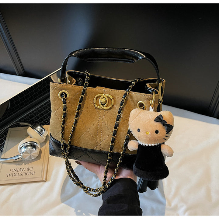Damen modische Handtasche mit strukturiertem Design und süßem Anhänger Nord Taschen