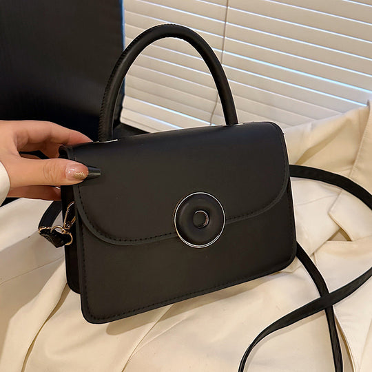 Damen Handtasche mit eleganter Klappenöffnung und praktischem Schulterriemen Nord Taschen