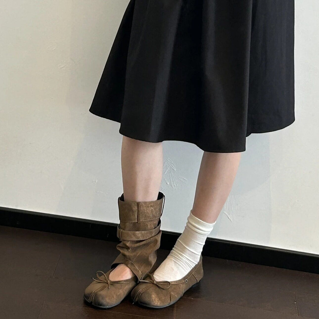 Damen Tabi-inspirierte Veloursleder-Ballerina mit Kappnaht und Schleifen-Detail Nord Taschen