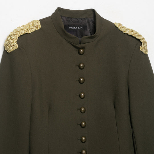 Damen Kurz geschnittene Militärjacke mit Schulterkordeln und Zierknöpfen Nord Taschen