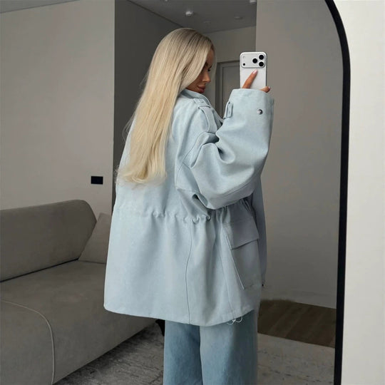 Damen Oversize Utility-Jacke mit Tunnelzugtaillierung, hohem Stehkragen und Pattentaschen Nord Taschen