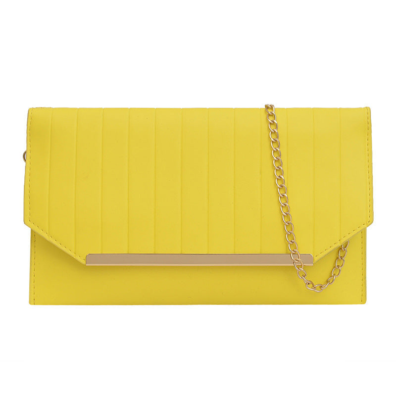 Damen elegante Clutch mit strukturiertem Design und goldenen Akzenten Nord Taschen