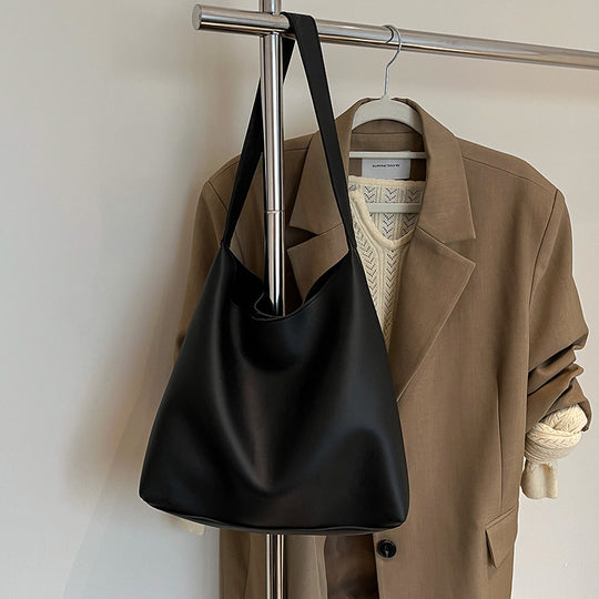 Damen Hobo-Tasche aus hochwertigem Kunstleder mit eleganter Silhouette Nord Taschen