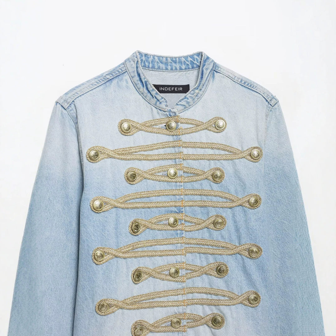Damen kurze Jeansjacke im Militärstil mit Kordelapplikation und Mandarinkragen Nord Taschen