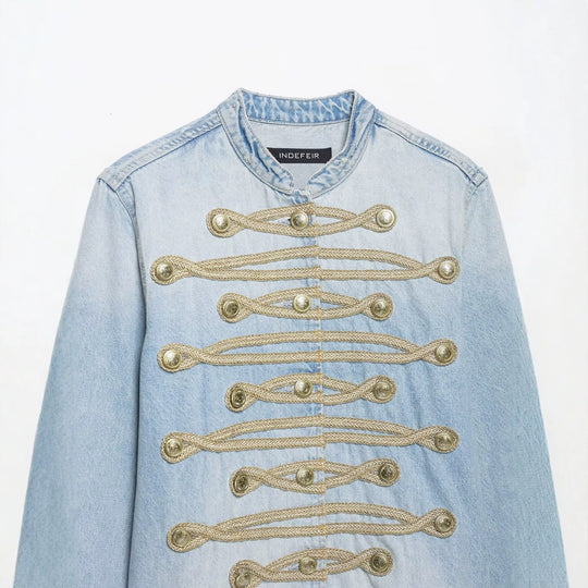 Damen kurze Jeansjacke im Militärstil mit Kordelapplikation und Mandarinkragen Nord Taschen