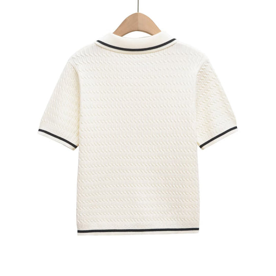 Damen Poloshirt mit strukturiertem Material und edlen Knopfdetails