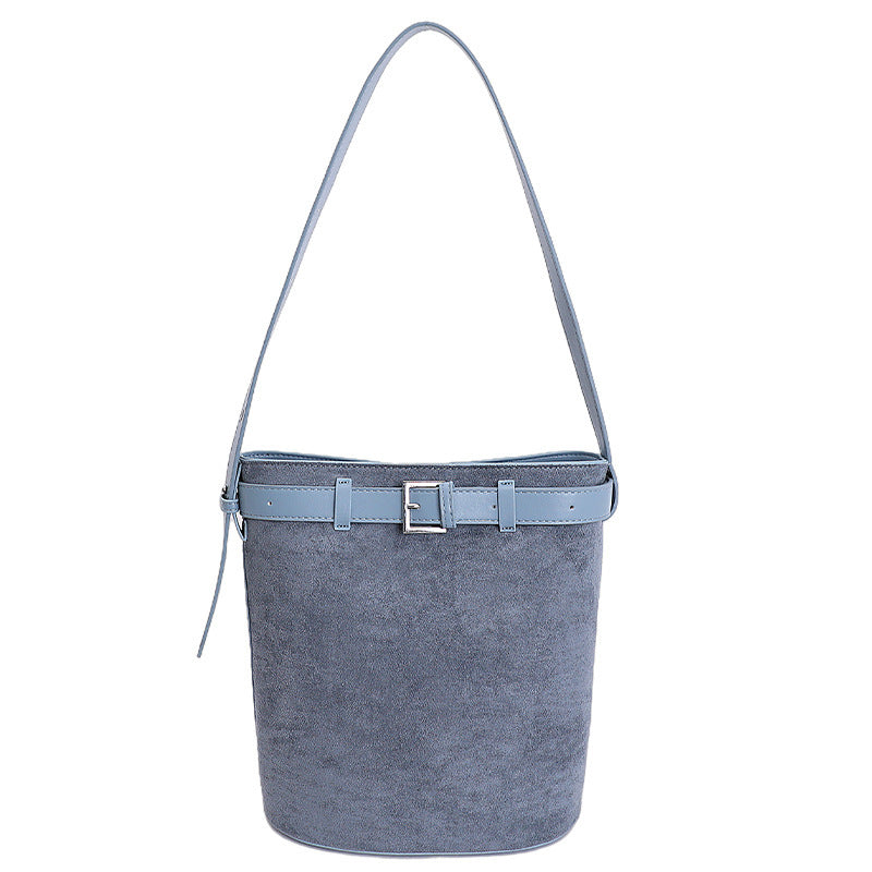 Damen Hobo-Tasche mit modischem Gürtel-Detail und weichem Veloursleder Nord Taschen