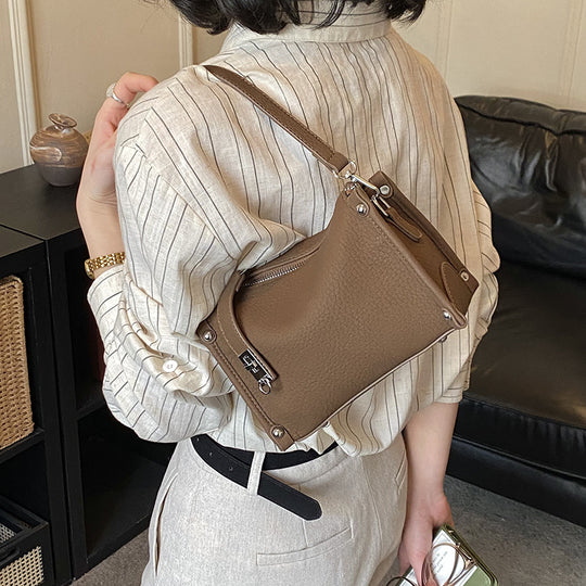 Damen Umhängetasche mit luxuriösem Kunstleder und eleganten Details Nord Taschen
