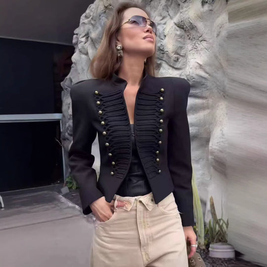 Damen Cropped Blazer im Husarenstil mit Stehkragen, Zierkordeln und Messingknöpfen Nord Taschen