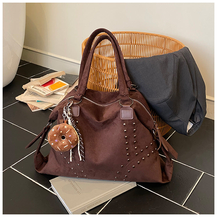 Damen elegante Shopper-Tasche aus hochwertigem Wildleder mit modischen Nieten Nord Taschen