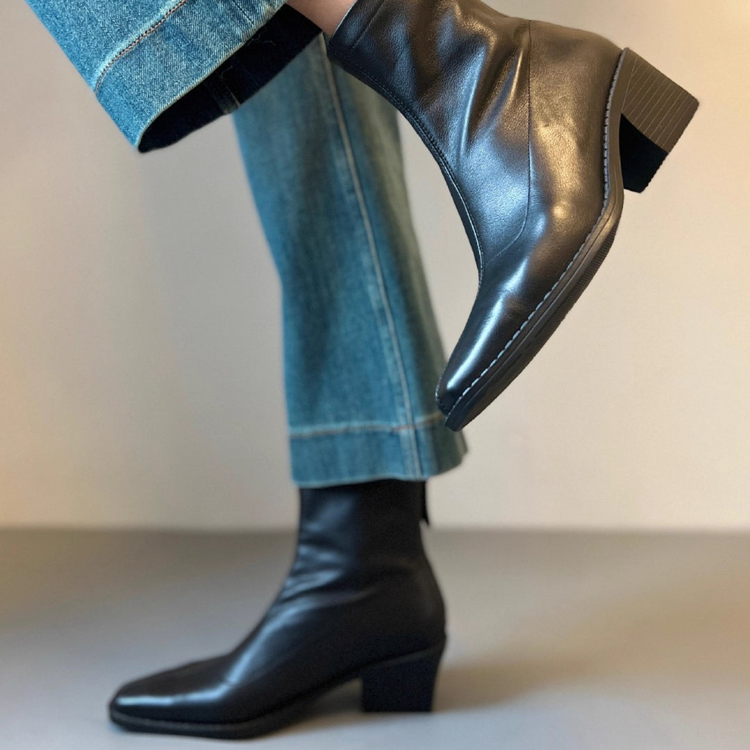 Damen Knöchelhohe Glattleder‑Stiefelette mit sculpted Keilabsatz Nord Taschen