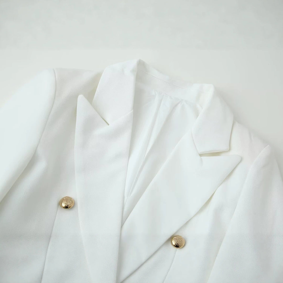 Damen Longline-Doppelreiher Blazer mit markanten Revers und goldenen Zierknöpfen Nord Taschen