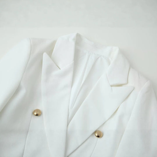 Damen Longline-Doppelreiher Blazer mit markanten Revers und goldenen Zierknöpfen Nord Taschen