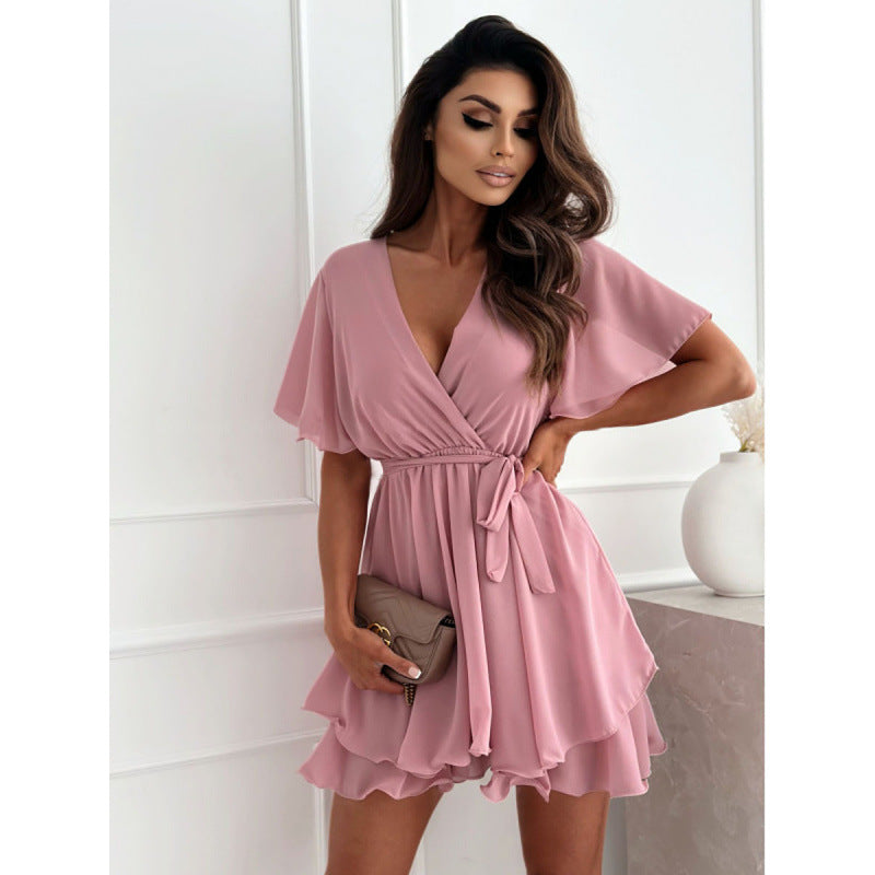 Damen Wickelkleid mit fließendem Schnitt und zarten Rüschendetails