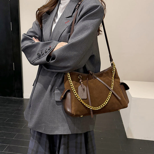 Damen Hobo-Tasche mit goldenen Kettenakzent und zeitlosem Design Nord Taschen