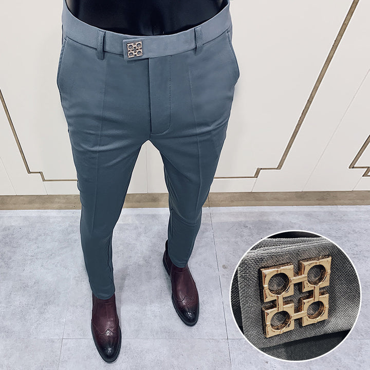 Herren schlanke Anzughose mit Bügelfalte, schmaler Passform und dezenter Metallschließe Nord Taschen